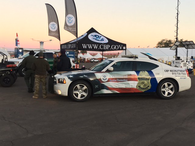 CBPWestTexas's tweet photo. Looking for a career that lets you soar to new heights? Meet our #CBP recruiters at the Albuquerque #BalloonFiesta. https://t.co/CplP2Uwi0z https://t.co/cdxXuee62k
