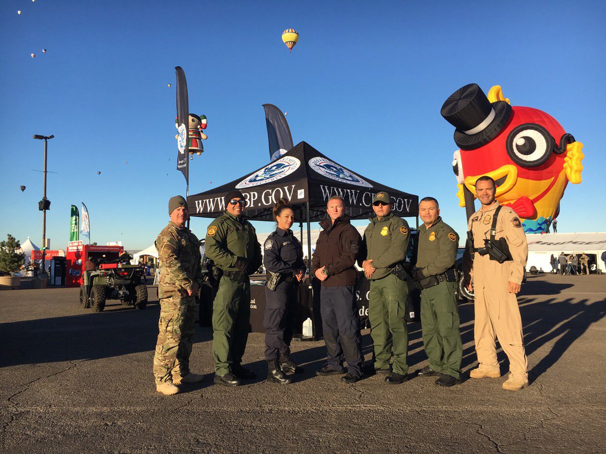 CBPWestTexas's tweet photo. Looking for a career that lets you soar to new heights? Meet our #CBP recruiters at the Albuquerque #BalloonFiesta. https://t.co/CplP2Uwi0z https://t.co/cdxXuee62k