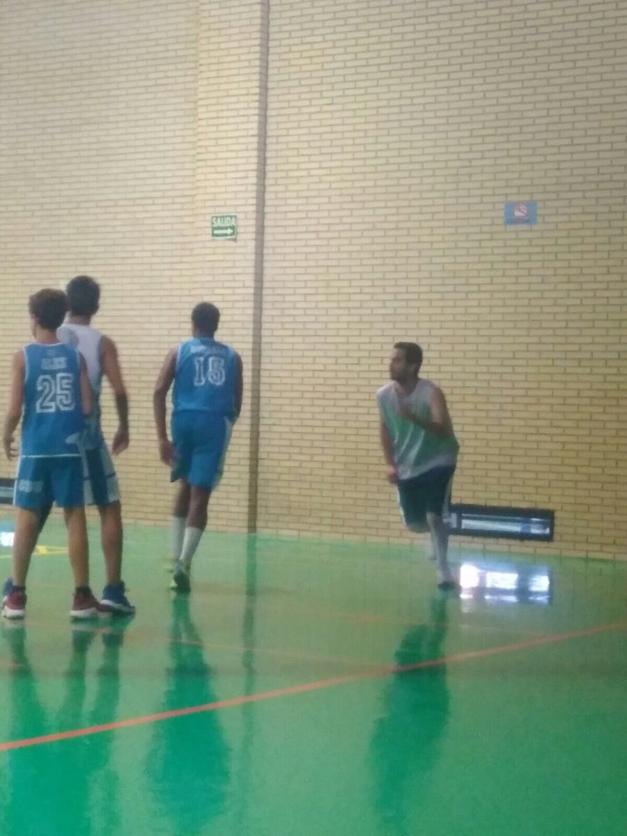CBUtrera's tweet photo. Ayer tuvimos un "sparring" en el cadete masculino; es nada más y nada menos que @GonGomGra. ¡Mucha ilusión por su vuelta a las canchas! 👀🏀💙 https://t.co/TjgfUnKnvn