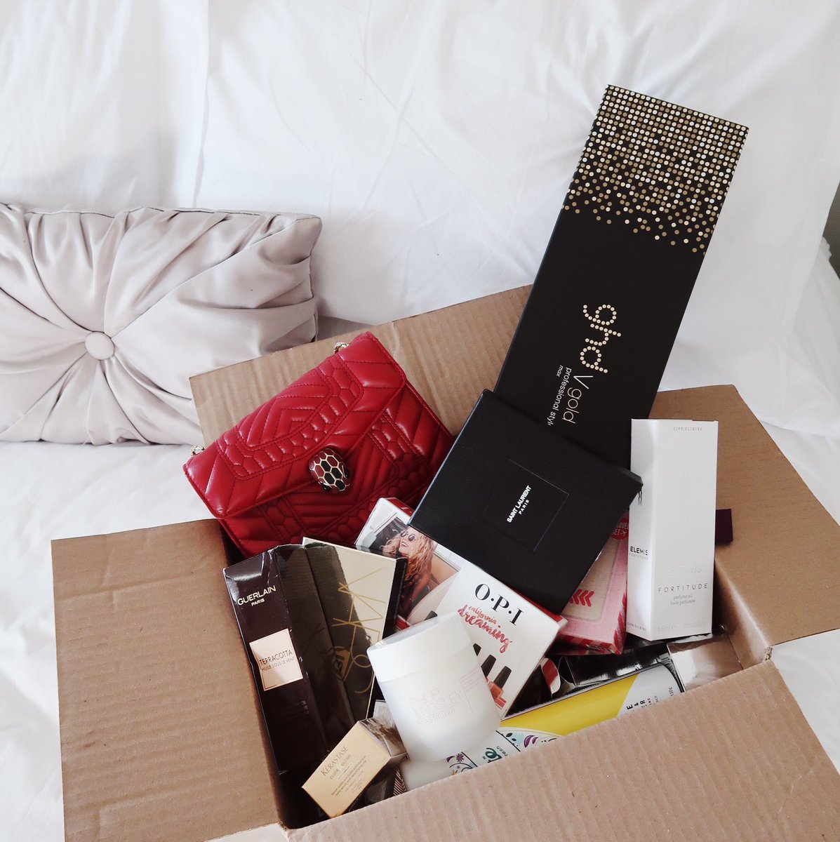 Nikkisva's tweet photo. What a gift to unbox one of these days 😍 @LydiaEmillen #LydiaEliseMillen500k https://t.co/jDv4iajHT6