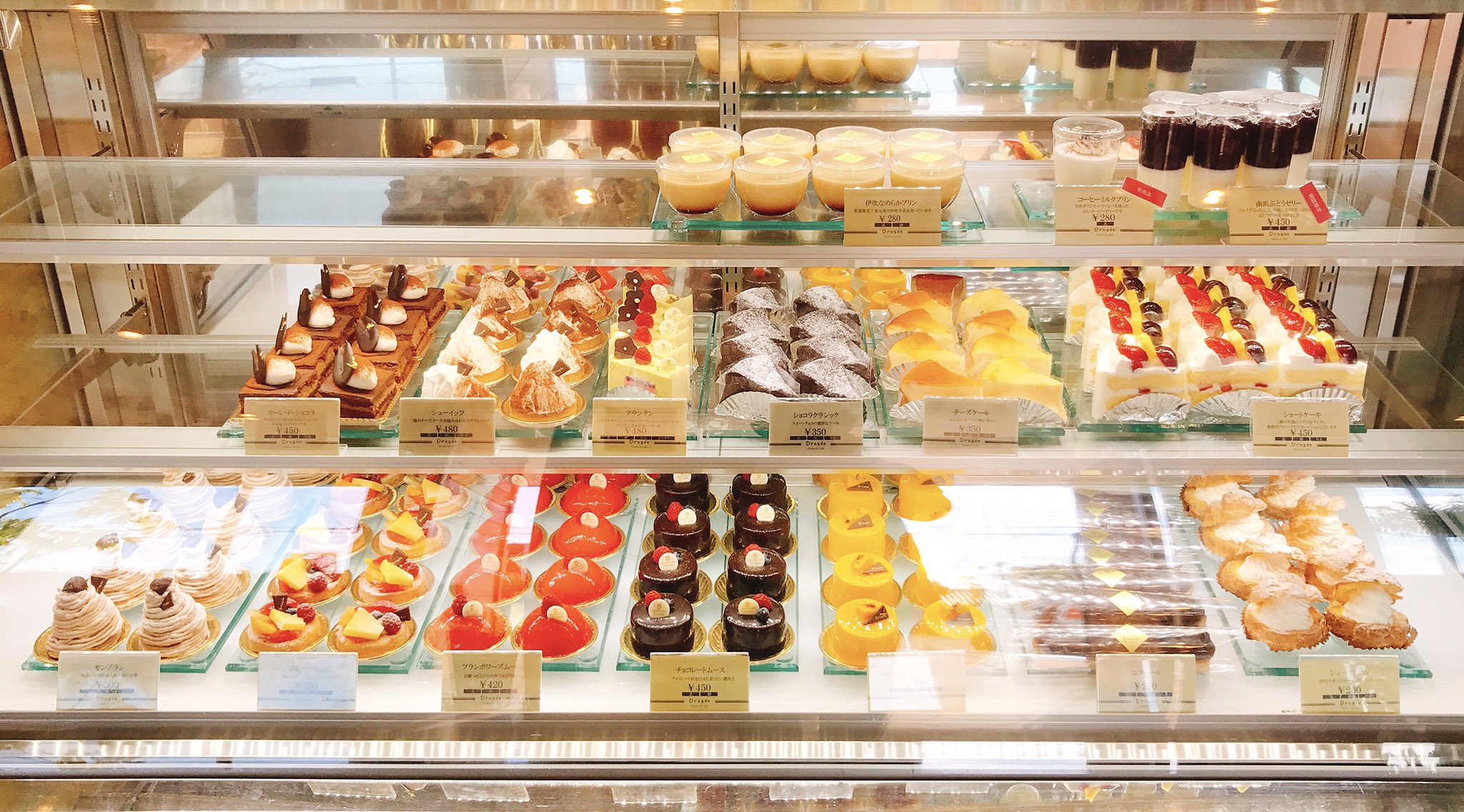 Prism No Twitter 昨日行った長浜にあるドラジェのケーキバイキング 店売りケーキは一つのみ選択可 ブッフェ台には店売りのシューイッツがバイキングサイズで出ていて これが絶品 他のスイーツ類は見た目簡素だけど 味はかなり良かった 種類