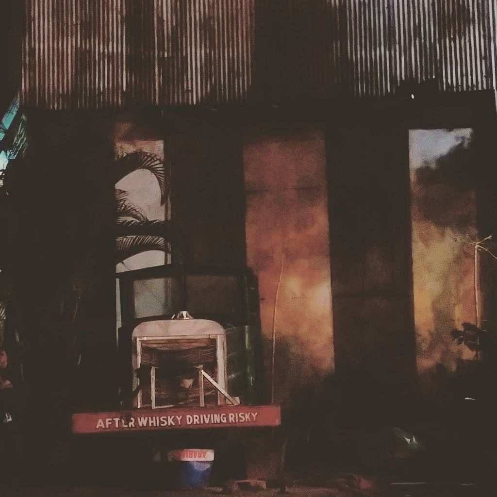 sourcespin's tweet photo. Somewhere in Mumbai. #nightshoot #afterwhiskeydrivingrisky #lightboyscrew https://t.co/dJUsNoY931 https://t.co/ahhZVrKXgi
