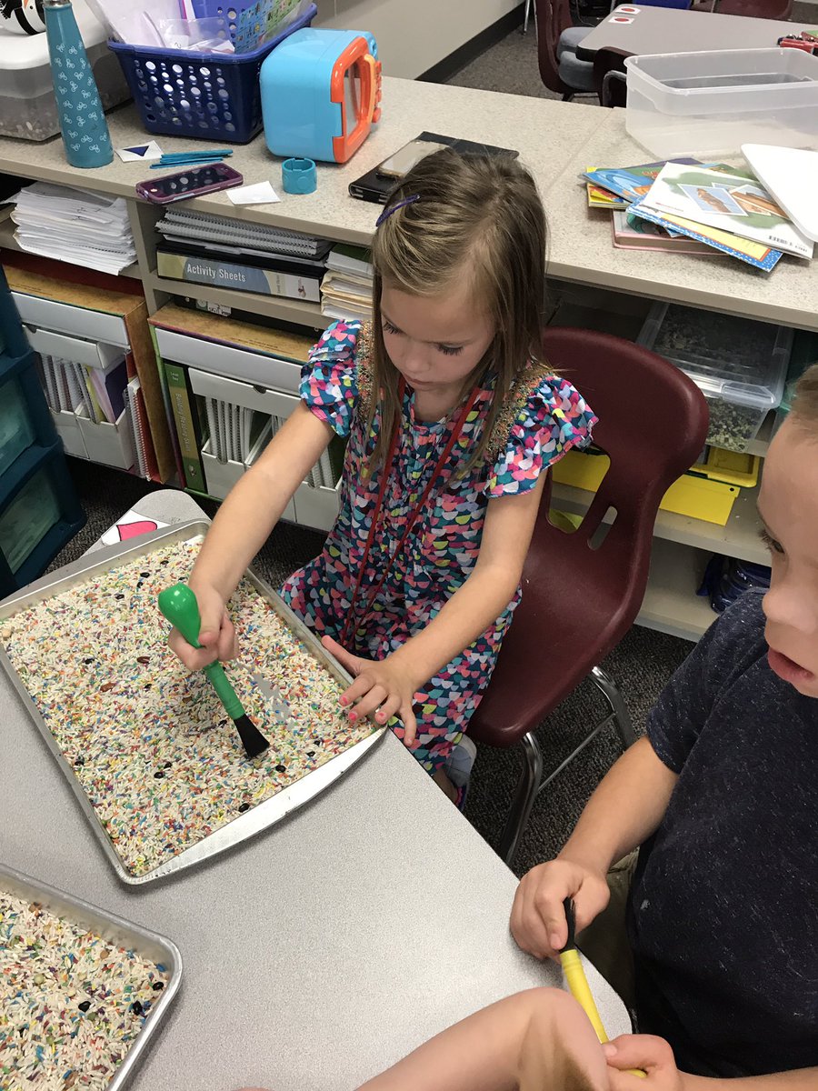 Mrs_LeeA's tweet photo. Mrs. Purdue's students enjoyed painting letters in rice &amp; showing off their literacy skills! @MapleGroveElem https://t.co/jcTd8mAY8e