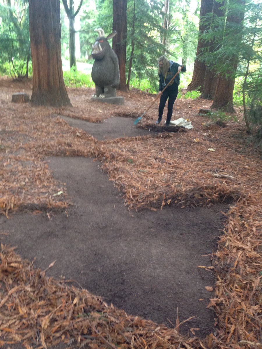 the_salt_road's tweet photo. Proud to invite @HerefordArtsCol Fine Art students making great sustainability land art installations for @h_energy festival @Queenswood_CP https://t.co/7RjGBJJnJP