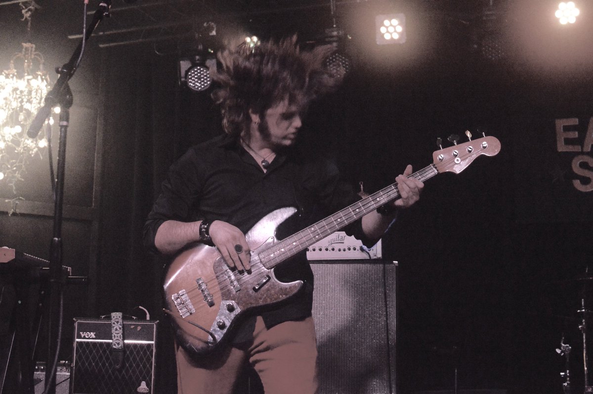 The_Cunning's tweet photo. Gaines wishes all of you out there a happy 2nd step into the week! #TuesdayMotivation #BassFace #Bassist @gainesc #YouSexyThang #GitUpGitOut https://t.co/RV3QGOr0mE