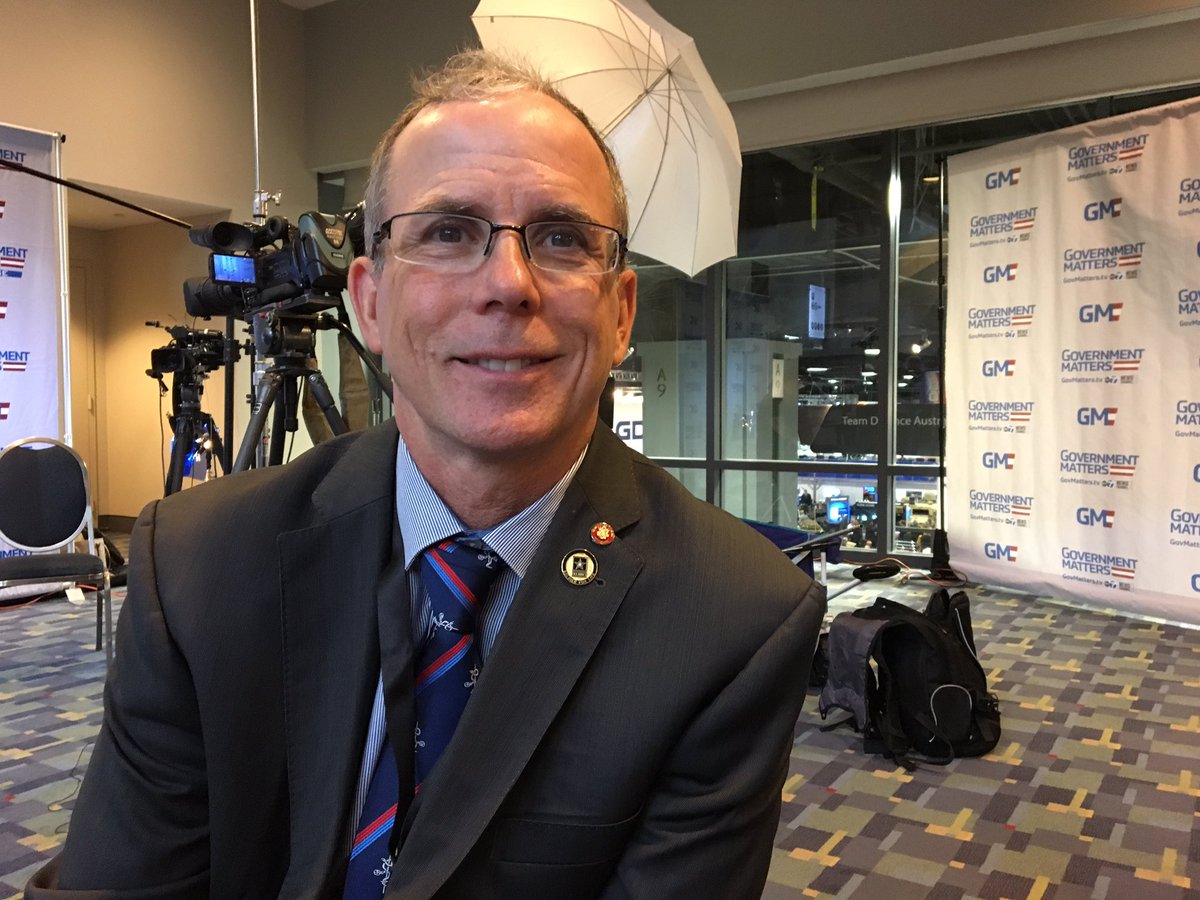 GovMattersTV's tweet photo. Worlds collide! Just bumped into HERL director and #Sammies2017 winner Dr. Rory Cooper at #AUSA2017. @RPublicService https://t.co/LiBbrEi5XN
