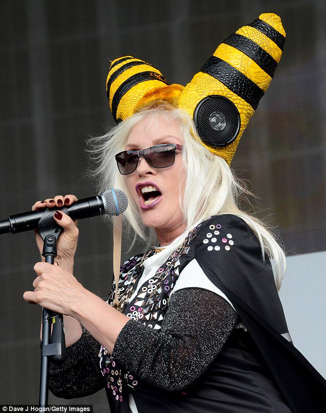 johnny_sd's tweet photo. @BlondieOfficial @VinandOmi @BoyGeorge The high fashion equivalent of the #BeeHat!? #HighFashion https://t.co/Feudf3wwUE