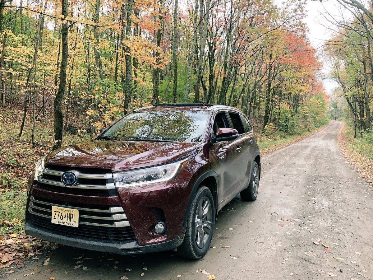 RealPoshCars's tweet photo. I much prefer the #RoadLessTraveled @Toyota #Highlander #Hybrid #awdi #hybrid #LetsGoPlaces #thisiscooperstown https://t.co/fTeDWscPlW