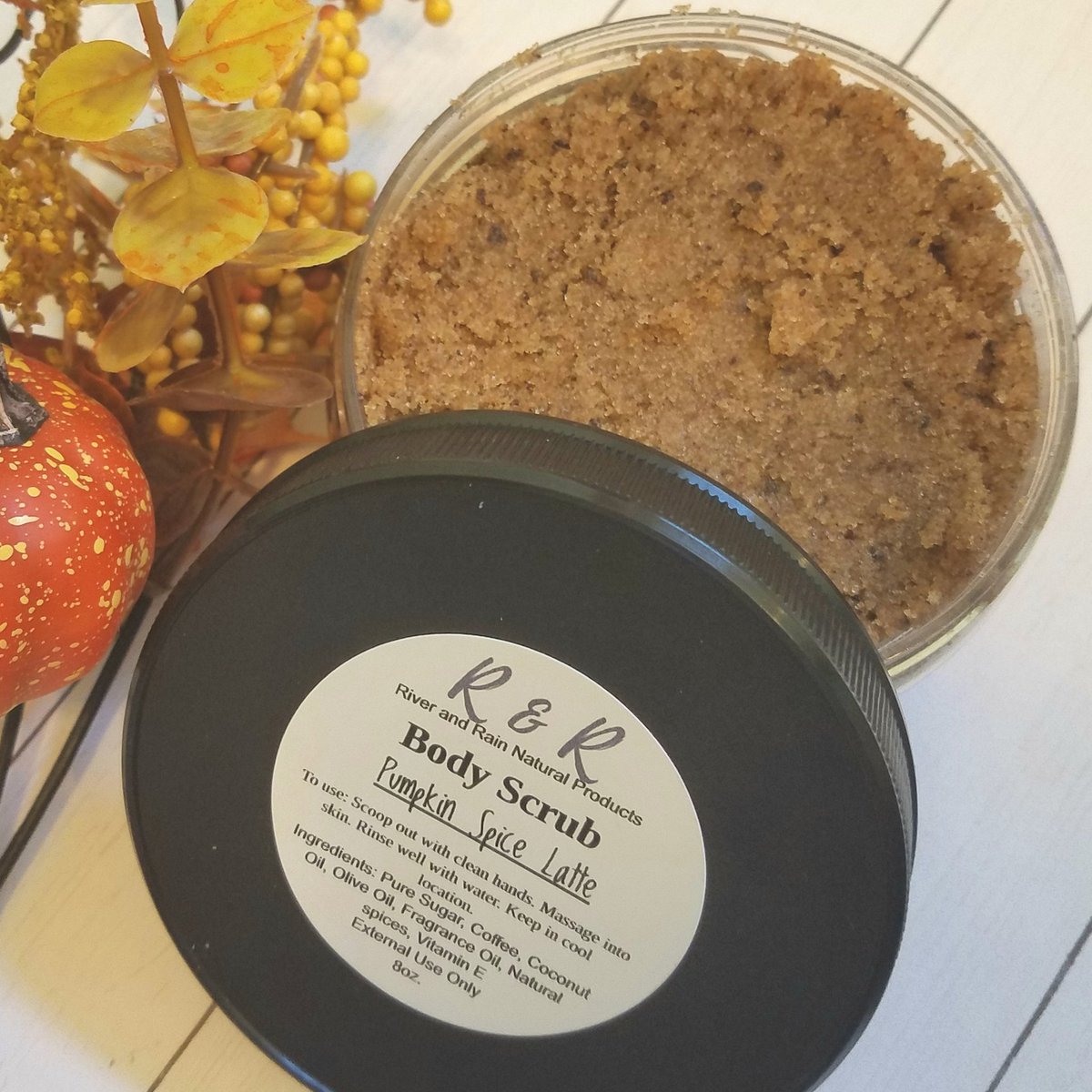 RiverRainSoaps's tweet image. Order the new #PumpkinspiceLatte body scrub and get a #Free Bath bomb!!  etsy.com/listing/563636…
