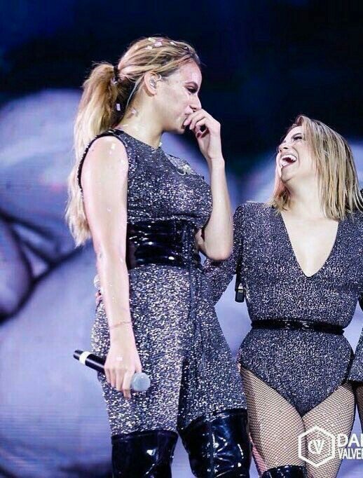 BeingLaurenGirl's tweet photo. passando pra deixar esse hino de foto na sua tml https://t.co/xE74H2PpN4