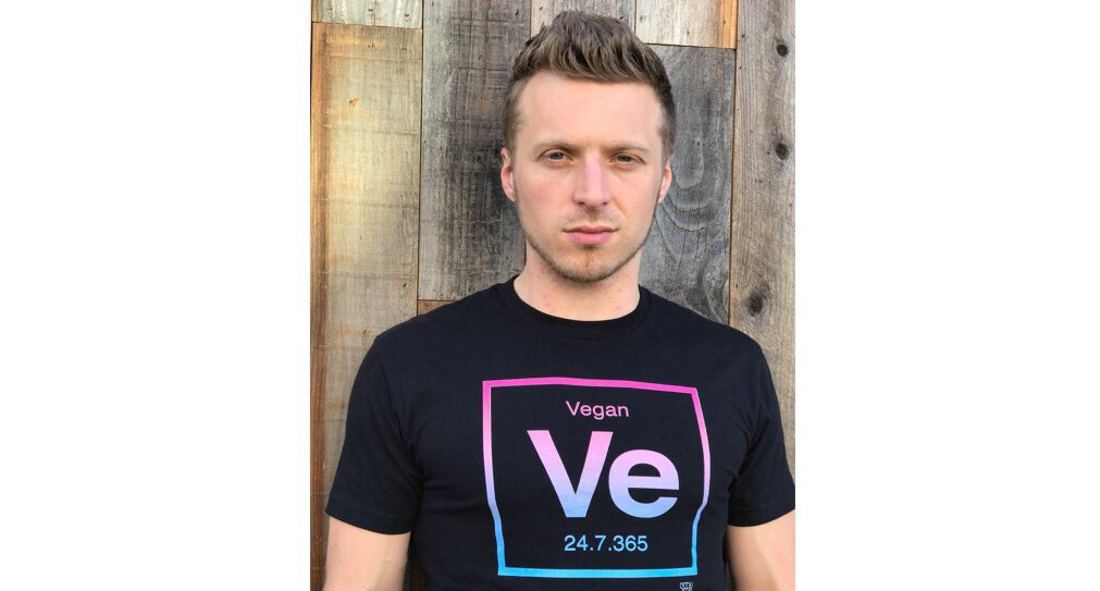 Love this shirt. If you're also proud to be #vegan, RT! 🔥

👕: SFELV.com