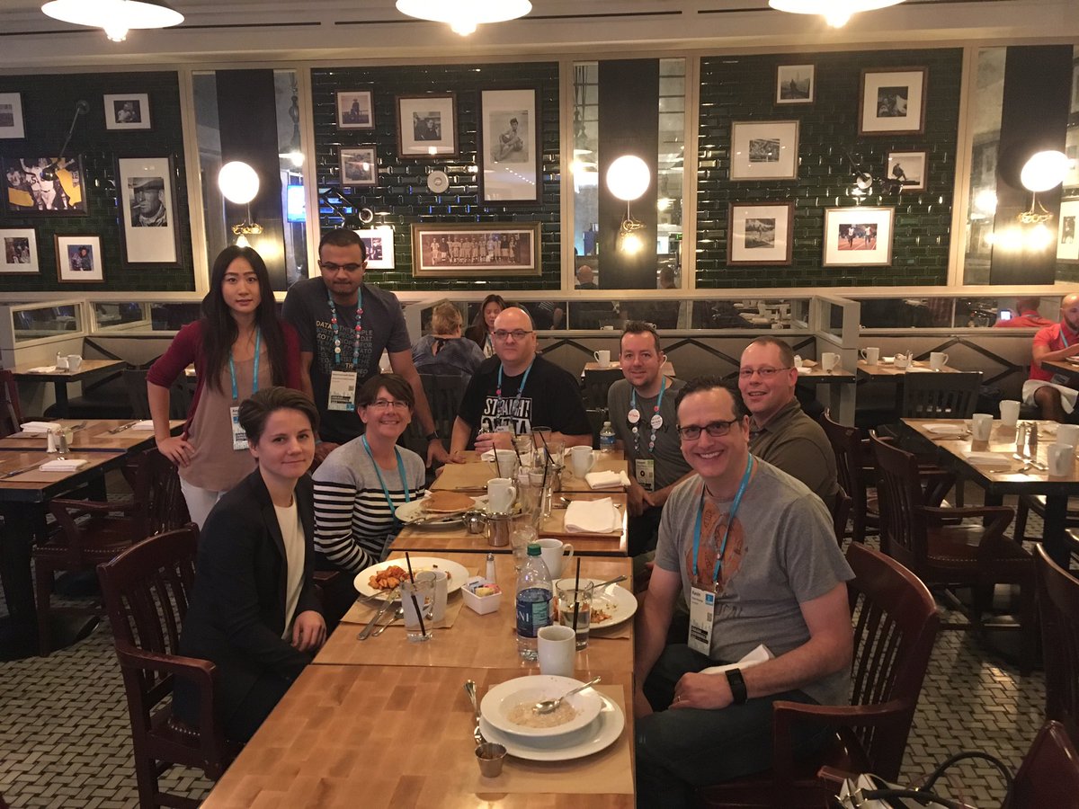 OlgaTsubiks's tweet image. Ready for #Data17 with #DataForACause people! #tableau @RichrdCranium69 @katebrown_5 @databutterfly