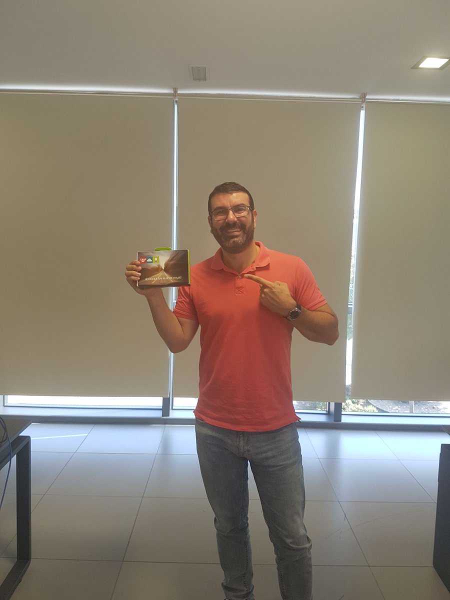 JonatanRiera's tweet photo. Estar en la oficina y que te sorprendan con un detalle no tiene precio. Gracias!! @communityTWS  y @eromaytws https://t.co/IhOGHW87tf