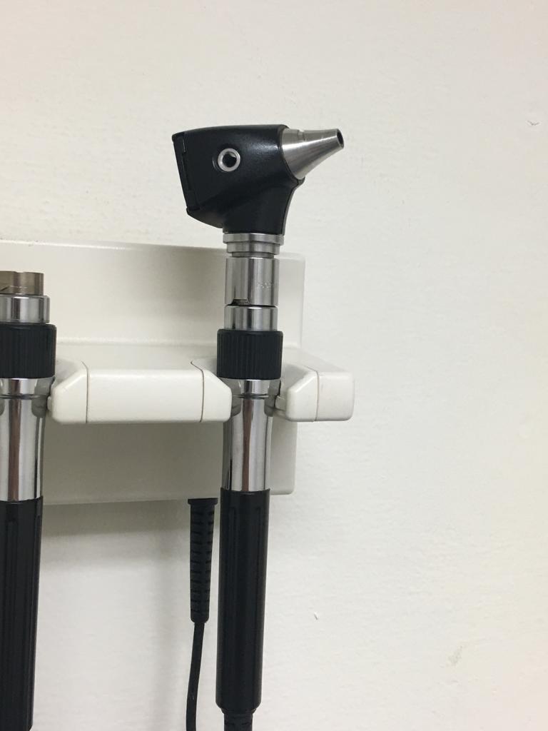 FoundAFace's tweet image. @melanielc spotted a bird face at the doc. Good eyes! (Hopefully?) #putabirdonit #foundaface