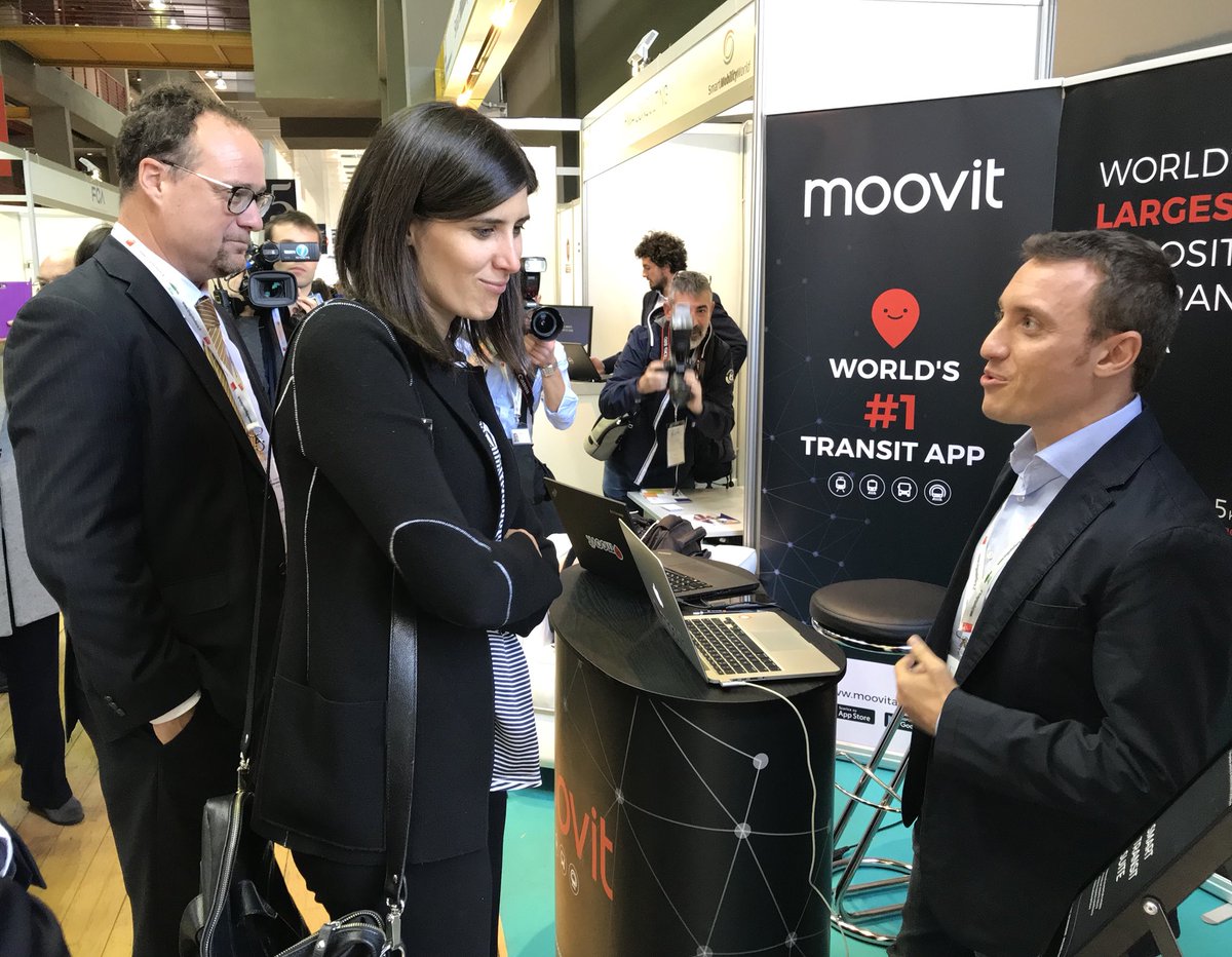 haethey's tweet photo. Il Sindaco di Torino @c_appendino con il CM di @moovit_it, @semy84, allo #SmartMobilityWorld. Grazie della visita! https://t.co/xxLPY9lPRG