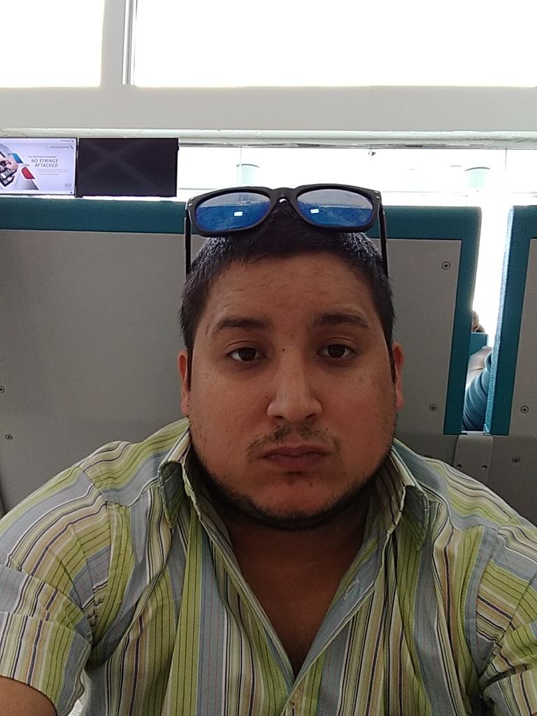 PRODRedDoc's tweet image. After getting my flight canceled twice cause of huricanes at last im at the gate... D.C. here i come