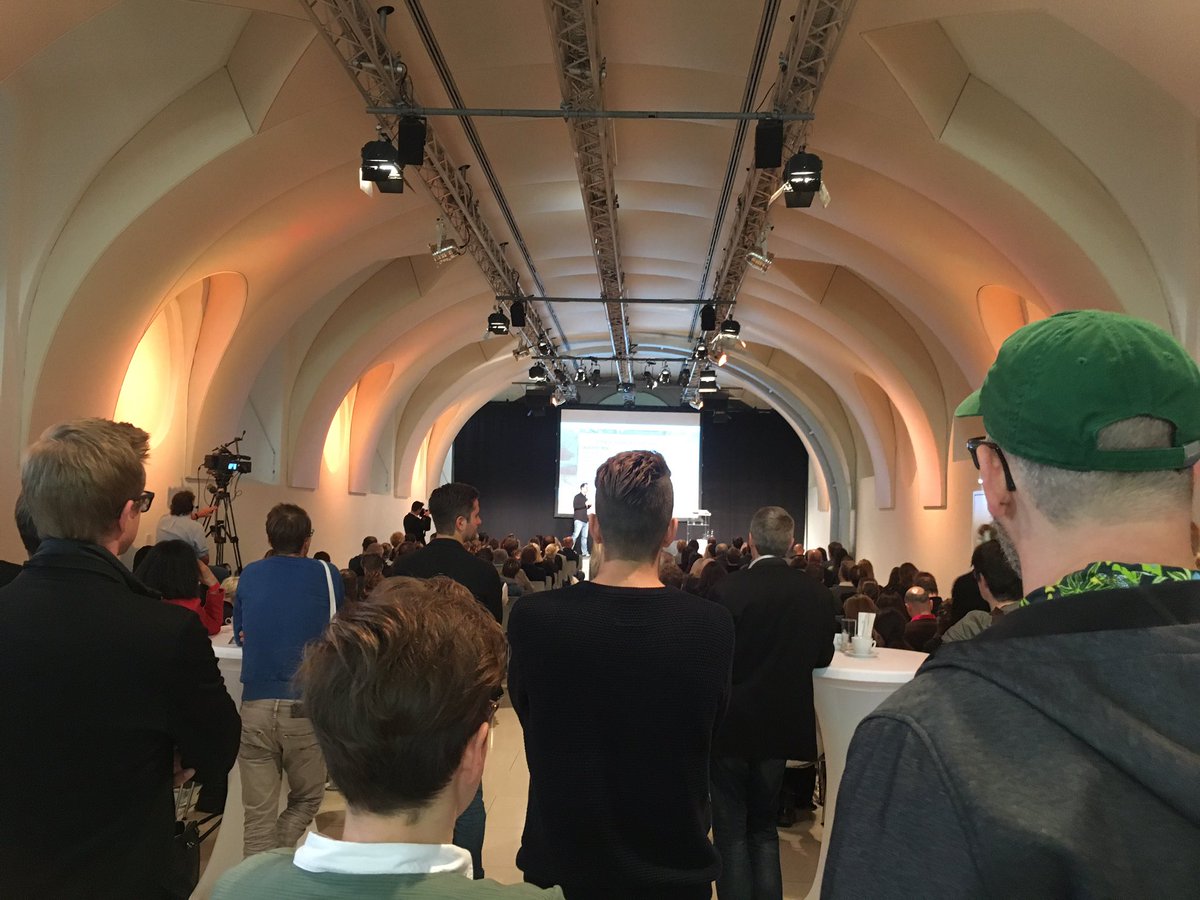 media_wall's tweet photo. Full House bei @maxschrems am #TDM17. Er spricht über die DSGVO und was man ab Mai 2018 bedenken muss. https://t.co/2aqcK9wlqA
