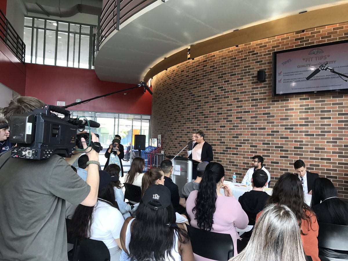 SenecaMedia's tweet photo. The first #PR press conference was fantastic! 

PR students on point ✔️
#JRN students laser focused ✔️
#RTVT students on their game ✔️ https://t.co/55weg3y0RR