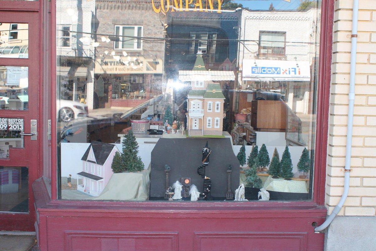 TLDollhouseC's tweet photo. How well do you really know your neighbours? Check out our new #miniature window.
#mini #dollhouse #shopmpv
https://t.co/FqBfMzM95r https://t.co/PvTOxqO5Cx