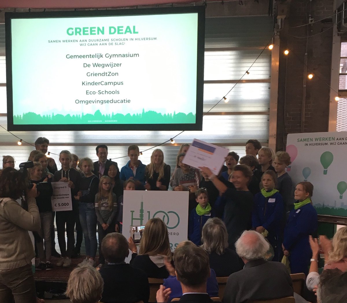 EwoudvandeKolk's tweet photo. Ook @RaboGVS draagt haar steentje bij voor #H100 door donatie aan initiatief van GBS De Wegwijzer voor greendeal https://t.co/Edp90XSP6s