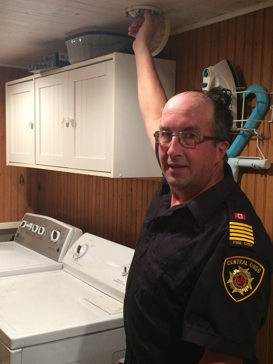 PEIPublicSafety's tweet photo. Have a friend or neighbor that may need help testing their smoke alarm? Central Kings fire chief Billy Holland says to offer some help. https://t.co/jNrcopb4El
