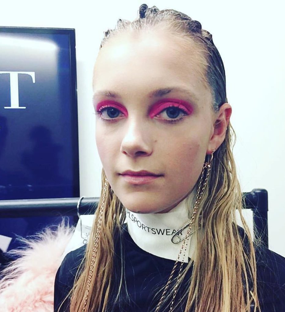 ForwardPR's tweet photo. Striking, bright eyes, designed &amp; executed by @AOFMakeup Pro for @JaynePierson's SS18 show over London Fashion Week. #makeup #aofmpro https://t.co/Pyj3jAwlfH