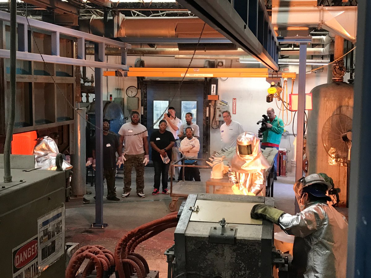 ReaganHaynes's tweet photo. VIDEO: Marine companies address workforce shortage by hosting students for Manufacturing Day events #yamahaoutboards #SeaRayBoat #correctcraft https://t.co/DClH2tcDTa https://t.co/nuQJdMgdXz