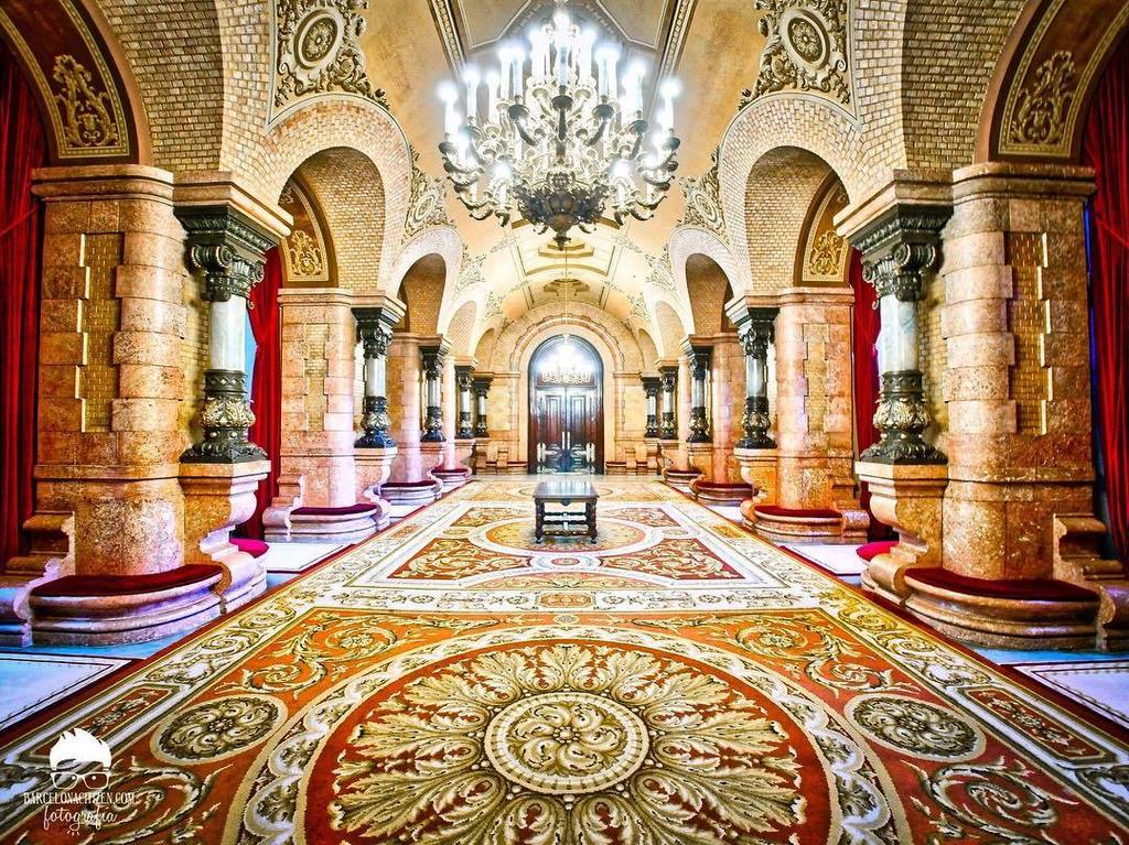igbcncitizen's tweet photo. El salón de los pasos perdidos en el Parlament de Catalunya. Al fondo, el despacho Presidencial. #parlamentdecatal… https://t.co/IPOFlzjydf https://t.co/44hZjWzZtd
