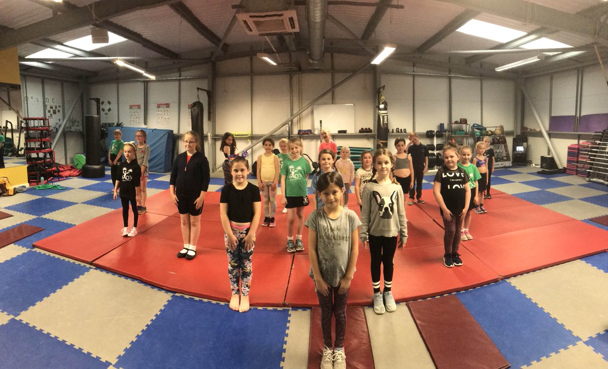 GLOsDC's tweet photo. The Fabulous Teenies getting ready to learn their new routine! *\o/* #glosdc #schoolofsmiles https://t.co/fmRHHX9PCx
