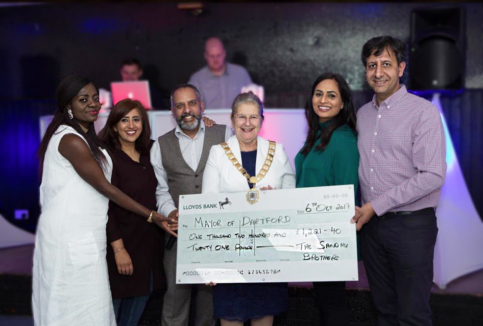 amarhallkent's tweet photo. It was a proud moment to present the check to the Mayor of Dartford!😀💵 @MayorofDartford #charitytuesday https://t.co/ri9dnIgyIB