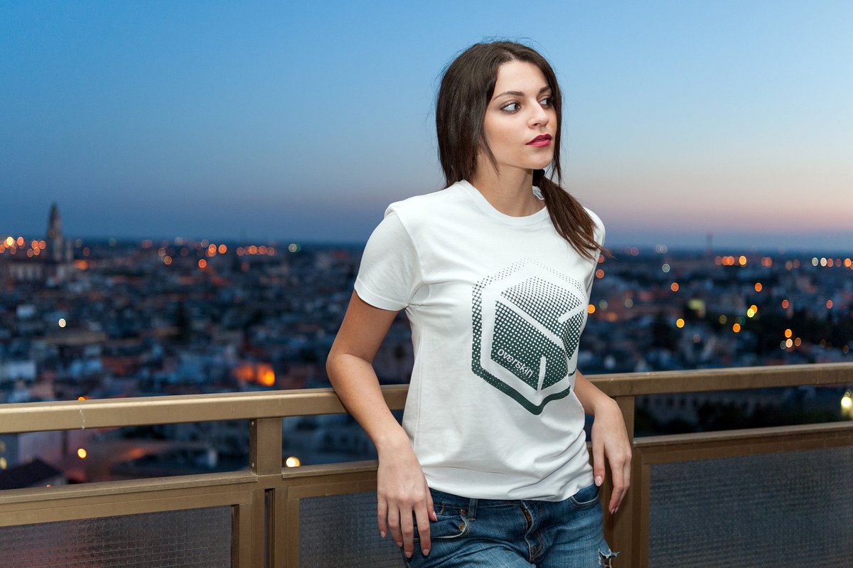 overskincloth's tweet photo. Che ne dite? La nostra T-shirt HALF - White non può mancare nel vostro guardaroba autunnale! 
➡️Solo su https://t.co/YN6eds022W https://t.co/TUiUenEfxO