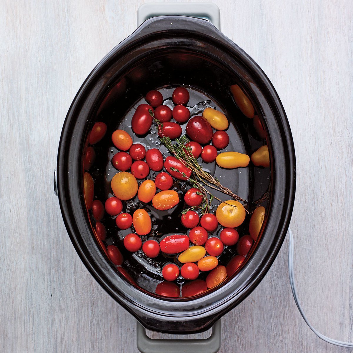 foodandwine's tweet photo. 5 things every slow cooker user should know: https://t.co/H1kdmBXPkN https://t.co/BjDB9rJEKC