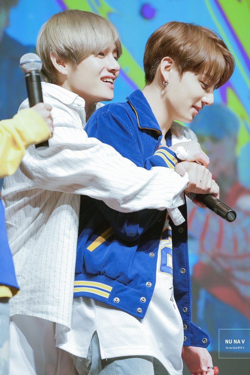 _nuna_V's tweet photo. 171001 고양 사운드웨이브 팬싸인회
  
🐯🐰꺄르륵
  
#이삐사진전 #태형 #태태 #김태형 #정국 #꾸꾸
#BTS #방탄소년단 @BTS_twt https://t.co/ssk55fNKq9