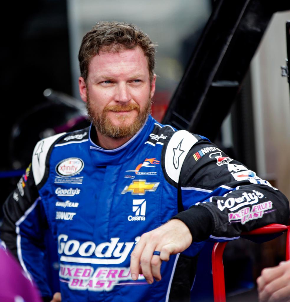 marc_caster91's tweet photo. Retweet to wish @DaleJr a Happy Birthday! 🎂 #Appreci88ion https://t.co/MT8gkYsXl3