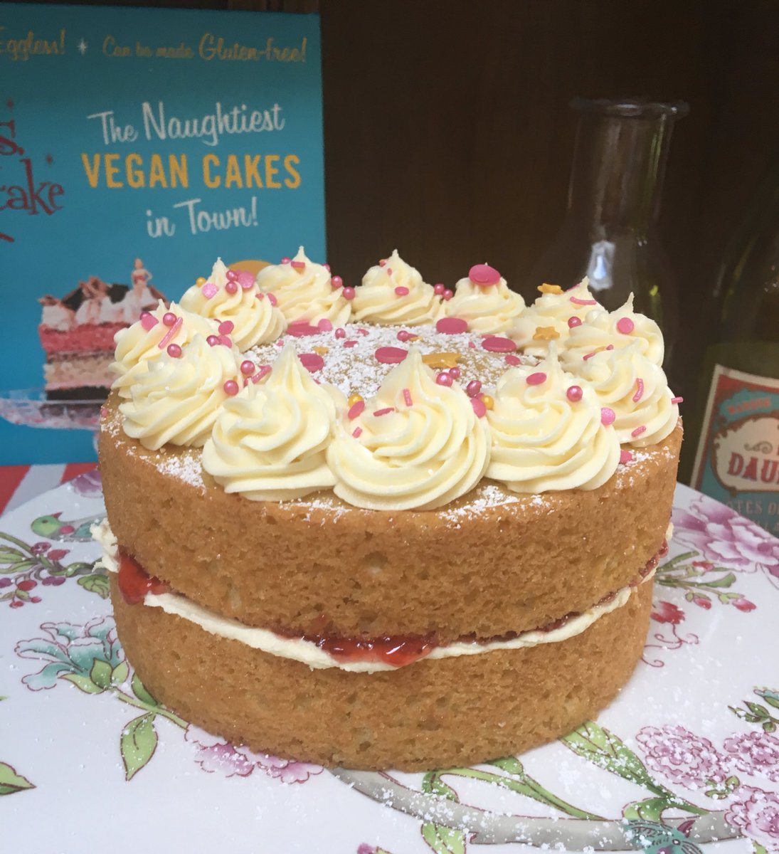 PfruitBakery's tweet photo. More great results from my @MsCupcakeUK book...classic victoria sponge! Truly scrumptious 💗#victoriasponge #vegan #baking #cake #cakemaker https://t.co/kyo0b2zJbI