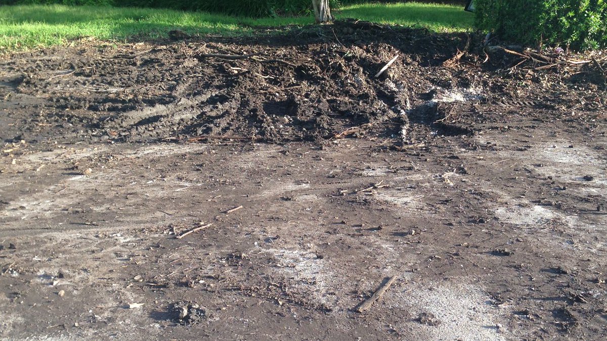 Left with mess from #Irma debris crews? Here's what you can do bit.ly/2i1JXEw?utm_me… https://t.co/mpDBZJX8oa