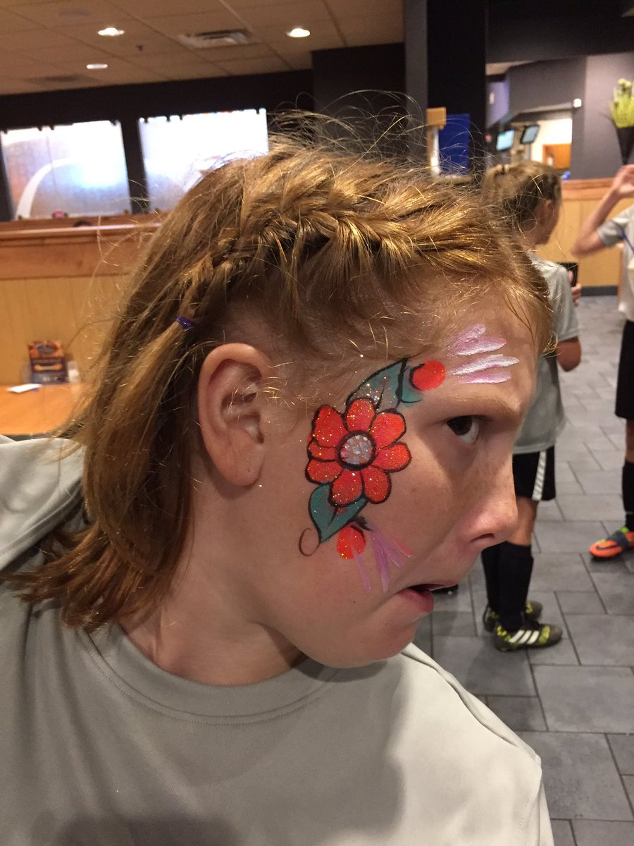 soccerhart30's tweet photo. Run 106: 4.6 mil #notpretty #gettingitdone #1000km #242togo #finalsoccergame #lost0-1 #teamicecream #alwaysfacepainting @culvers https://t.co/8pX4X3dP59