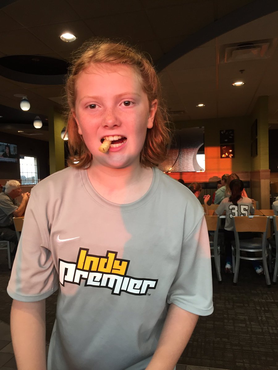 soccerhart30's tweet photo. Run 106: 4.6 mil #notpretty #gettingitdone #1000km #242togo #finalsoccergame #lost0-1 #teamicecream #alwaysfacepainting @culvers https://t.co/8pX4X3dP59