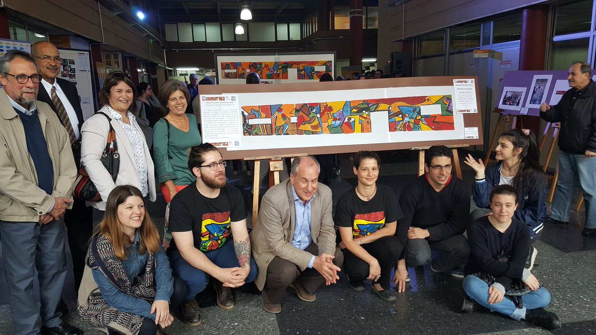 [AHORA] Min.Murro con autoridades, docentes y alumnos de la Escuela Figari @UTU_Uruguay en muestra artística de Proyecto Mural #50AñosMTSS