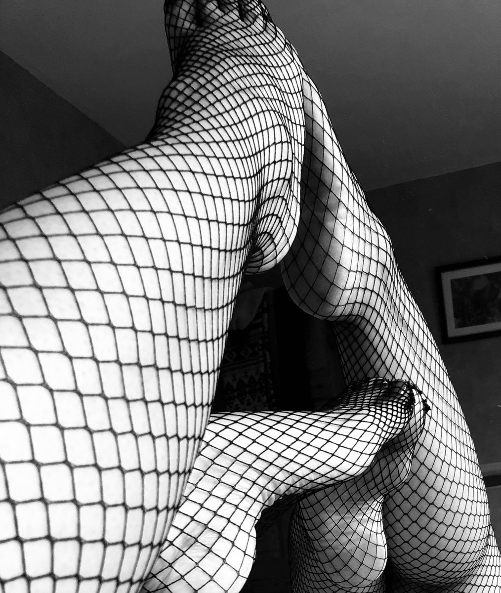 XClassyBabyX's tweet photo. You lot boring!! I’m done - I want a new toy to play with! DM &amp; #Tribute you worthless pigs #Findom #Femdom #humanatm #feet #slaves https://t.co/B8TypAO2oQ