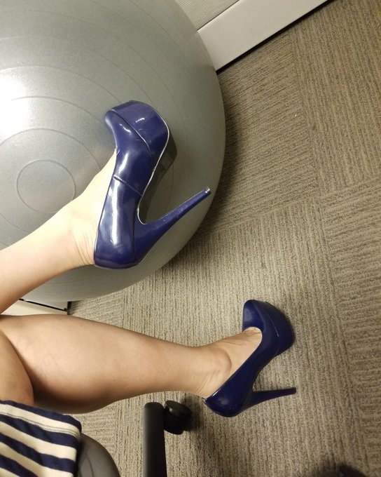 My #pumps for the day #shoes #heels https://t.co/JeuysseADP<a href="/tag/pumps"class="tags">#pumps</a><a href="/tag/shoes"class="tags">#shoes</a><a href="/tag/heels"class="tags">#heels</a>