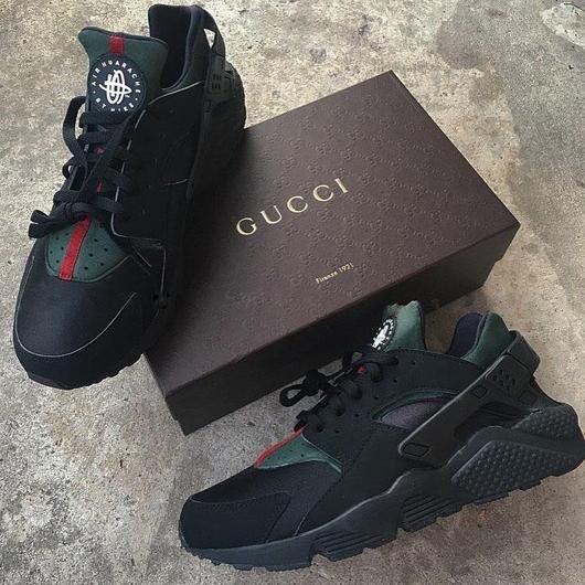 lamretardedmom1's tweet photo. Custom GUCCI x Nike Air Huarache: $99.95 (https://t.co/TsZh0VORDY…) https://t.co/ubQeg7A11O