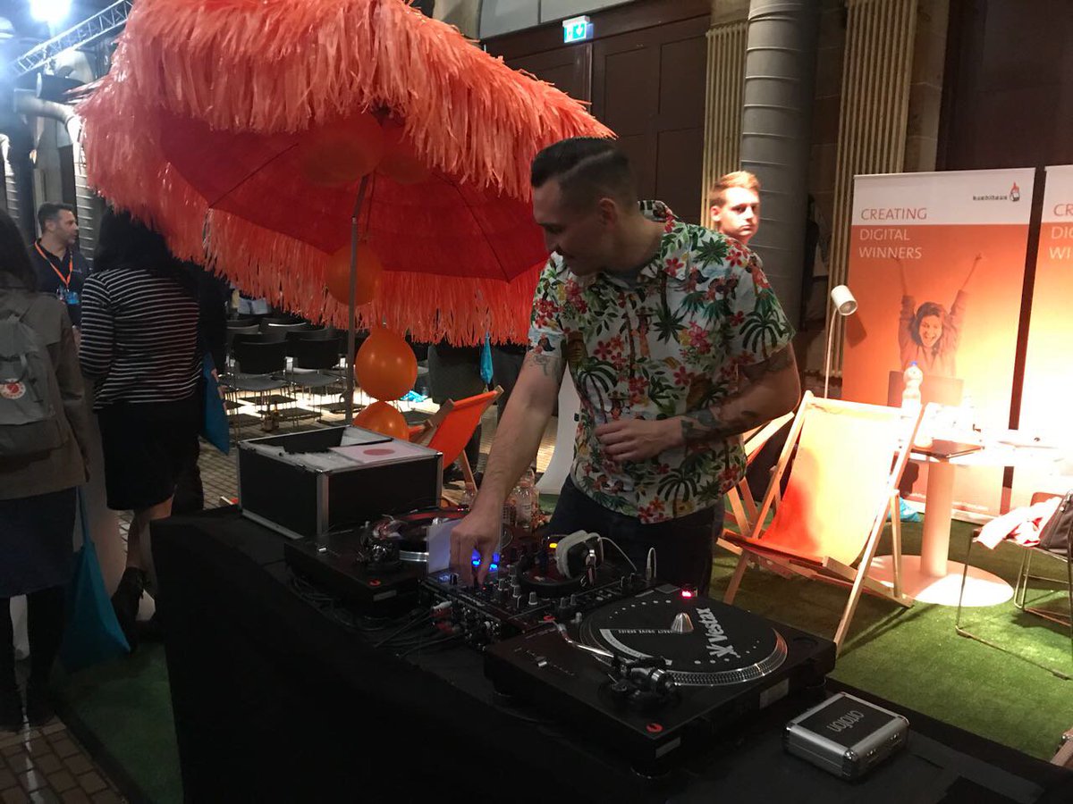 kuehlhaus's tweet photo. Es war uns ein Fest! Die UX-DAY KONFERENZ war super und jetzt wird’s Zeit für die #Aftershowparty! #uxday #uxday17 @uxdaymannheim https://t.co/x4MSRalYUe