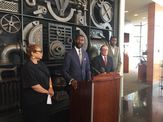 aldotcom's tweet photo. Mayor-elect @WoodfinForBham taps Gen. @CharlesKrulak, former @AlabamaPower VP @BobbieKnight to lead transition https://t.co/sDqM9CEnNR https://t.co/v3Xvq8GNnI