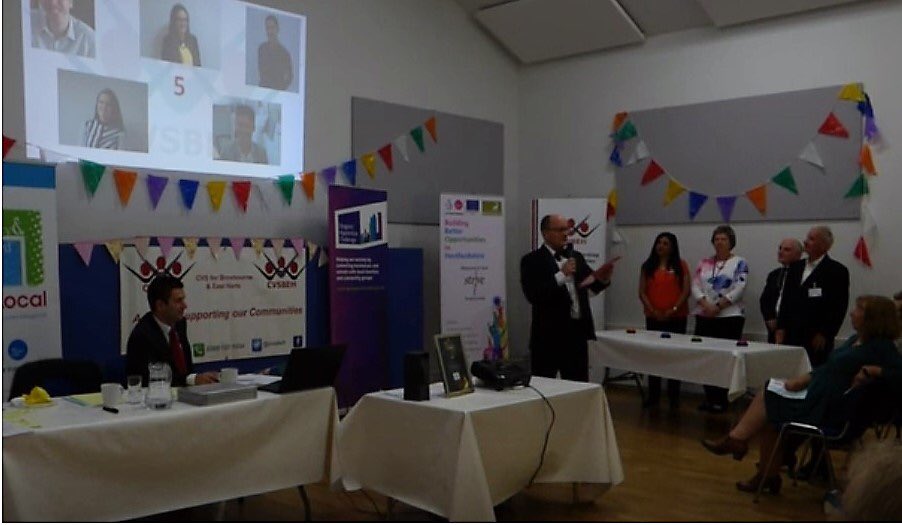communityABEH's tweet photo. Great fun! @MSiewniak with #CVSBEHAGM 'Quiz of The Decade' featuring @CarersinHerts @chexsofficial @midhertsraynet &#breatheEasyHertford https://t.co/THhdqEJSyK