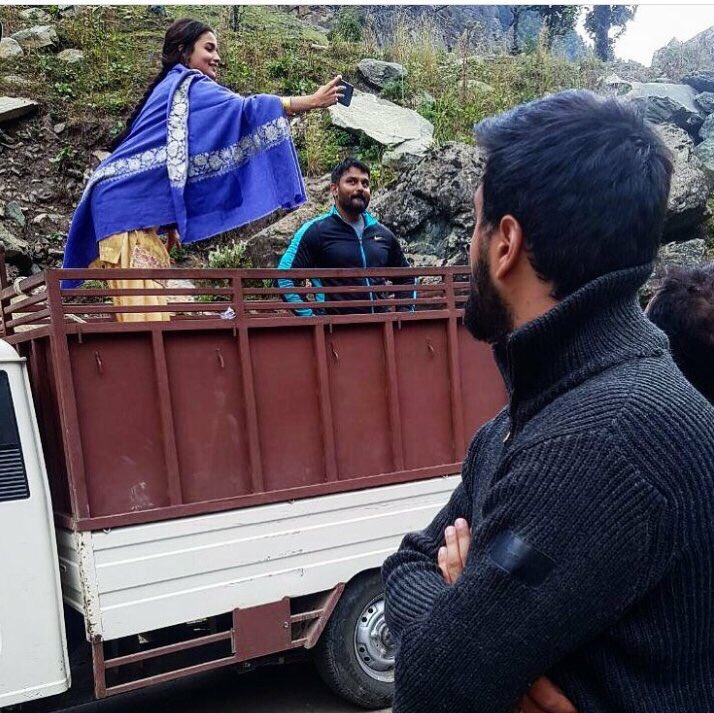 AliaaHolics_'s tweet photo. .@aliaa08 in Kashmir during the shoot of #Raazi 💙 https://t.co/QOCihliEkc