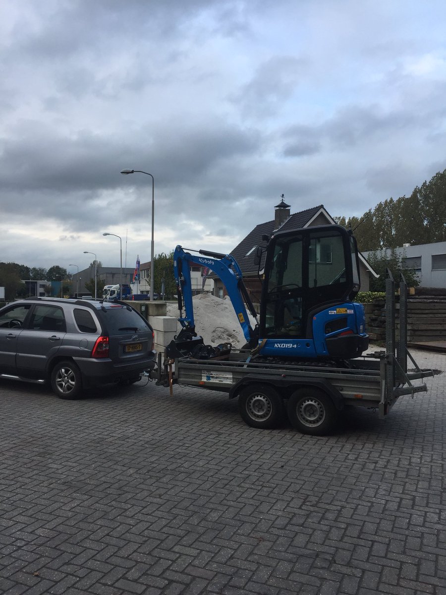 KAvanDaalenZn's tweet photo. Vandaag zijn er 2 nieuwe #kubota minigravers KX019 afgeleverd door #meerman uit #vlaardingen. De oude 2  zijn ingeruild. https://t.co/G2KDgdB08W
