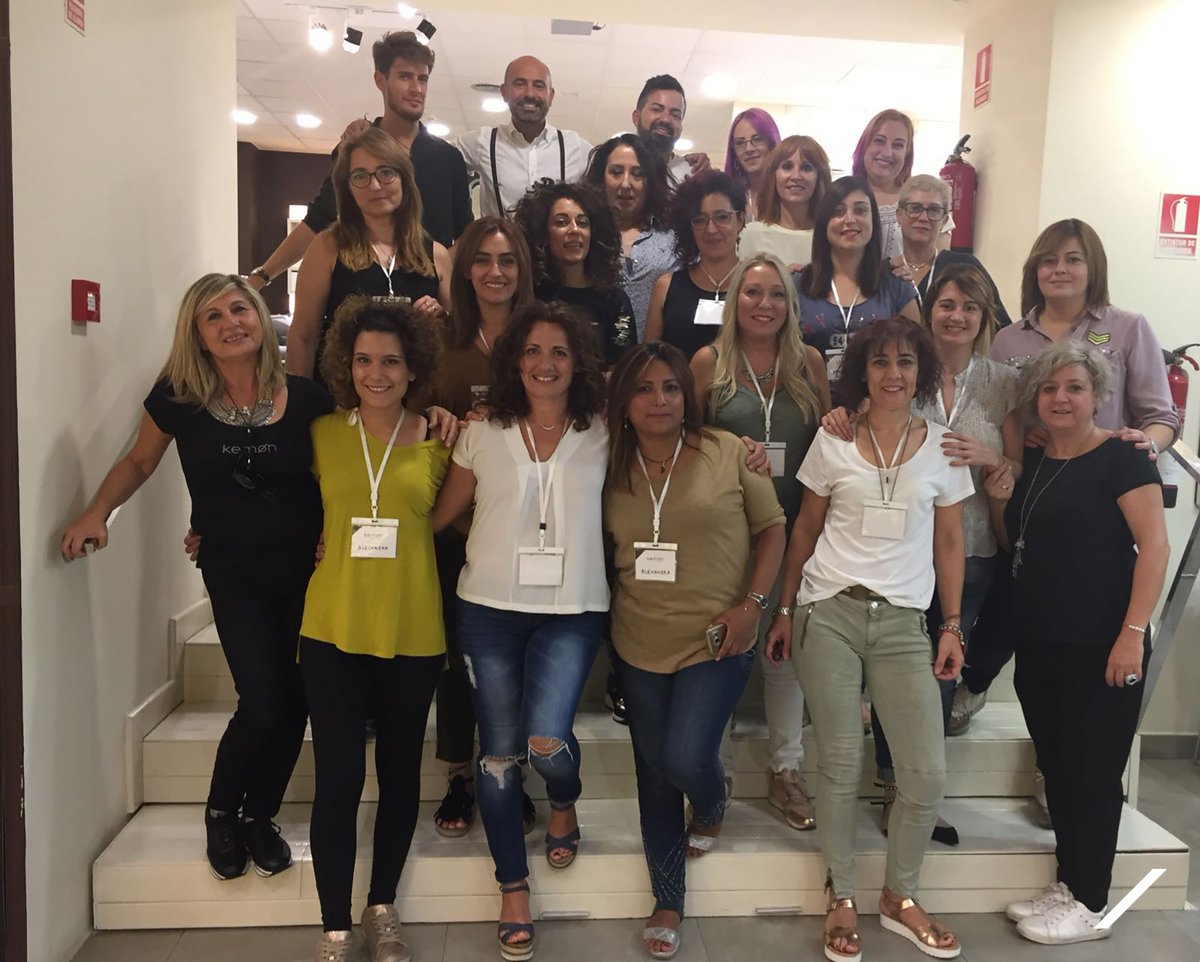 KemonSpain's tweet photo. Un grupo fantástico con el que compartimos experiencias en el #MasterColor de hace unos días. Próxima edición ¡20 al 23 de noviembre! #kemon https://t.co/2MHVaHUfBh