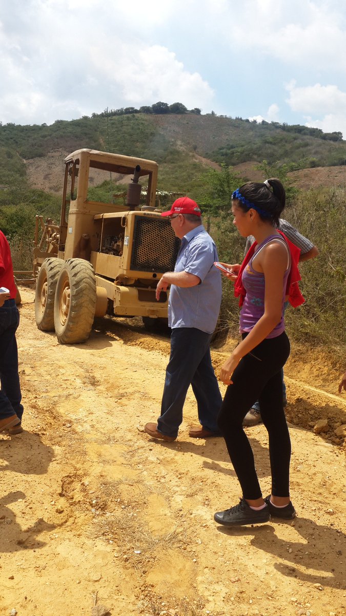 ValecillosPSUV's tweet photo. @gestionperfecta Supervisando: Trabajos de la Vialidad agrícola del Eje Rinconada, Pozo Amarillo, El Dacero, Quebrahacho y Colmenarez. https://t.co/8B9QsYT7aQ