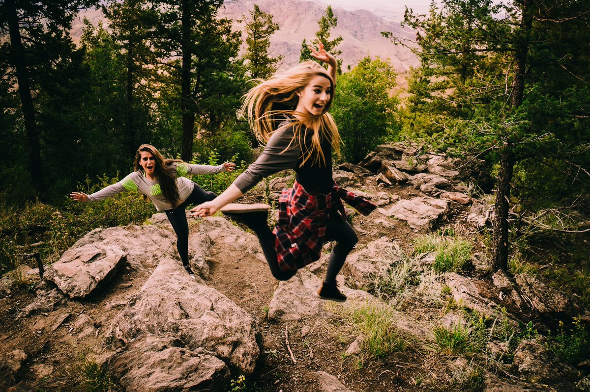 WeAreNeoni's tweet photo. Always use caution when hiking... you never know when random airborne hikers will come crashing down from the sky... #ibelieveicanfly https://t.co/Lu8RmLFzGj